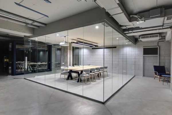 compartimentare spatiu sedinte sticla securizata